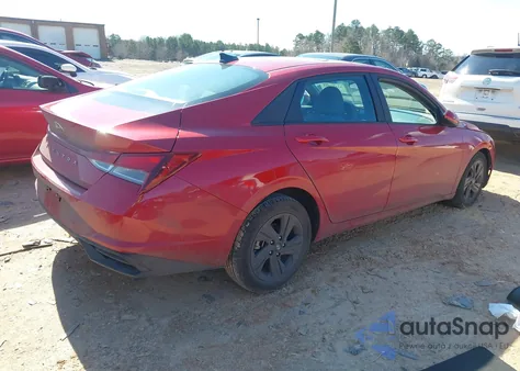 2022 Hyundai Elantra Sel z USA, uszkodzony, nr VIN KMHLM4AG6NU294102